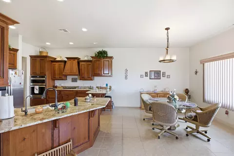 Kitchen - 2248 Southgate Hills Dr, Saint George, UT 84770 photo 4 of 5