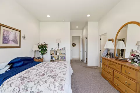 Bedroom - 2248 Southgate Hills Dr, Saint George, UT 84770 photo 3 of 6