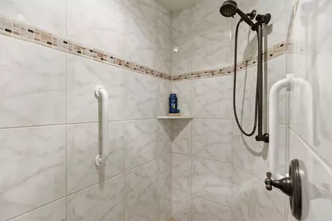 Bath - 2248 Southgate Hills Dr, Saint George, UT 84770 photo 4 of 7