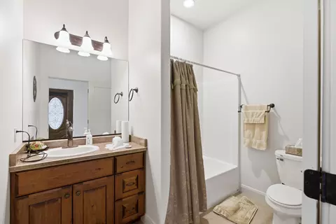 Bath - 2248 Southgate Hills Dr, Saint George, UT 84770 photo 7 of 7