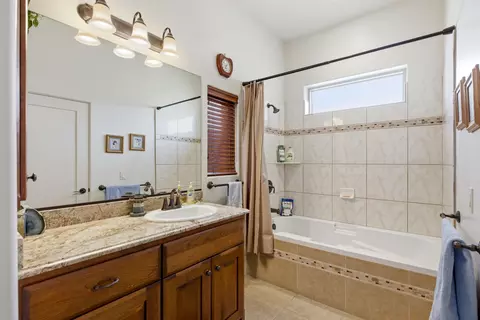 Bath - 2248 Southgate Hills Dr, Saint George, UT 84770 photo 2 of 7