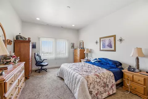 Bedroom - 2248 Southgate Hills Dr, Saint George, UT 84770 photo 2 of 6