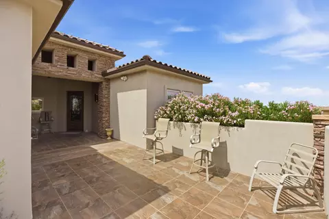 Exterior - 2248 Southgate Hills Dr, Saint George, UT 84770 photo 2 of 6