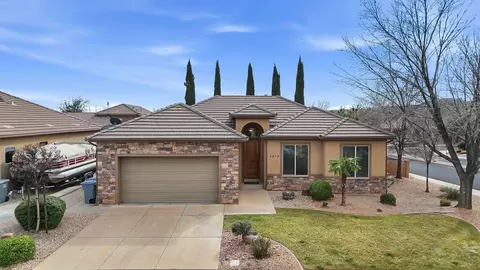 3879 London Ln, Santa Clara, UT 84765