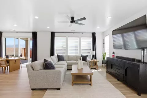 Living - 983 E Malibu Dr, Washington, UT 84780 photo 1 of 2