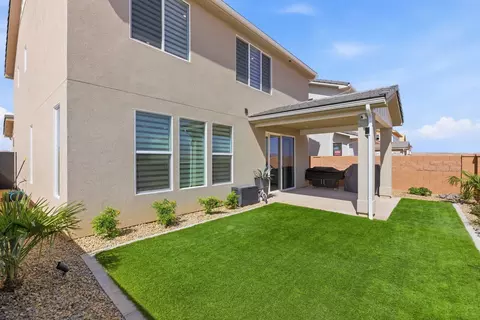 Exterior - 983 E Malibu Dr, Washington, UT 84780 photo 2 of 5