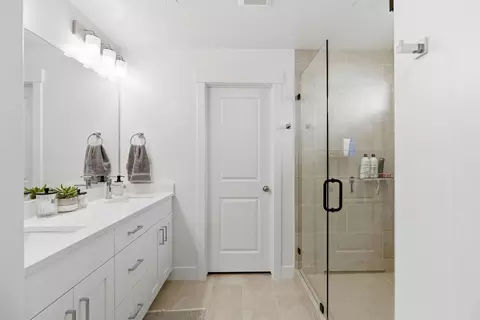 Bath - 983 E Malibu Dr, Washington, UT 84780 photo 1 of 4