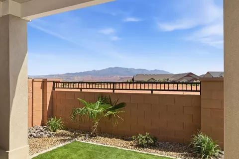Exterior - 983 E Malibu Dr, Washington, UT 84780 photo 4 of 5