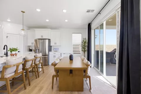 Dining - 983 E Malibu Dr, Washington, UT 84780 photo 2 of 2