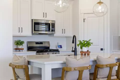 Kitchen - 983 E Malibu Dr, Washington, UT 84780 photo 2 of 2