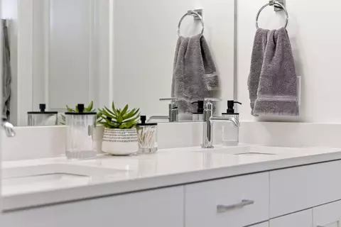 Bath - 983 E Malibu Dr, Washington, UT 84780 photo 3 of 4