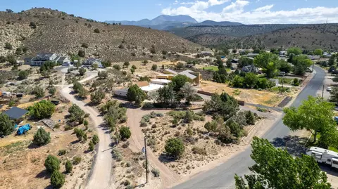 1122 W Diamond Valley Dr, Saint George, UT 84770