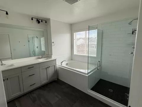 Bath - 1186 E Marlowe Way, Washington, UT 84780 photo 2 of 2