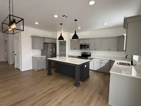 Kitchen - 1186 E Marlowe Way, Washington, UT 84780 photo 4 of 4