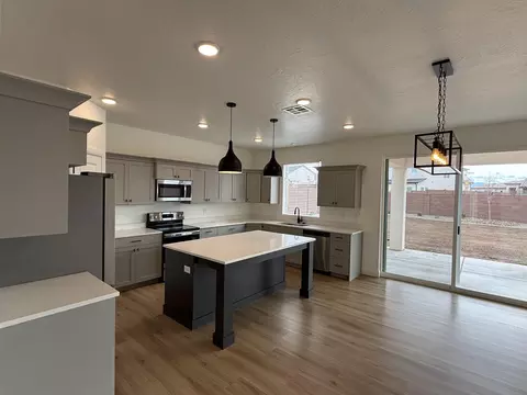 Kitchen - 1186 E Marlowe Way, Washington, UT 84780 photo 1 of 4