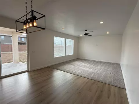 Living - 1186 E Marlowe Way, Washington, UT 84780 photo 2 of 5