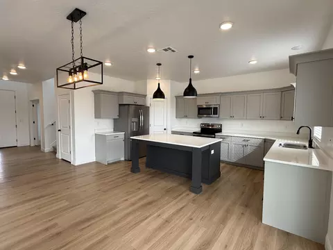 Kitchen - 1186 E Marlowe Way, Washington, UT 84780 photo 3 of 4
