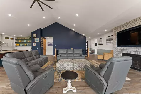 Living - 2753 W Eagle Ridge Lp Lp, Cedar City, UT 84720 photo 3 of 4