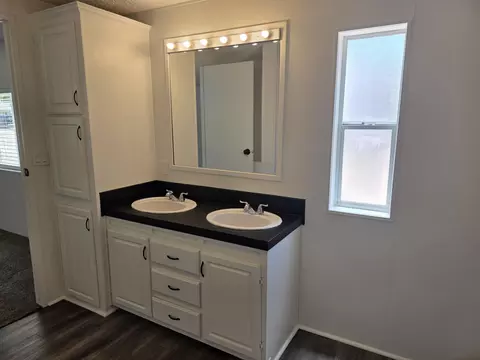 Bath - 453 N 200 E, Parowan, UT 84761 photo 2 of 3