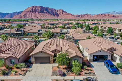 3837 W Lazy River Cir #110, Santa Clara, UT 84765