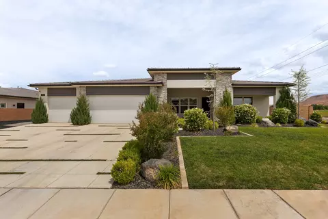 6 W Elinor Ln, Washington, UT 84780