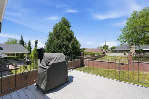 Exterior - 563 E 350 N, Bountiful, UT 84010 photo 2 of 5