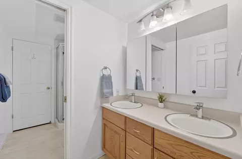 Bath - 563 E 350 N, Bountiful, UT 84010 photo 4 of 5