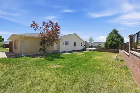 Exterior - 563 E 350 N, Bountiful, UT 84010 photo 5 of 5