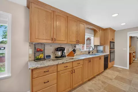 Kitchen - 563 E 350 N, Bountiful, UT 84010 photo 3 of 3