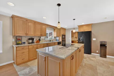 Kitchen - 563 E 350 N, Bountiful, UT 84010 photo 2 of 3