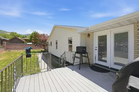 Exterior - 563 E 350 N, Bountiful, UT 84010 photo 3 of 5