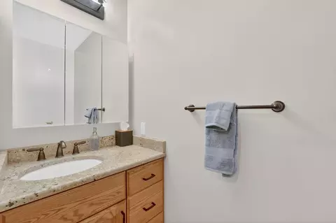 Bath - 563 E 350 N, Bountiful, UT 84010 photo 3 of 5