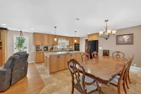 Dining - 563 E 350 N, Bountiful, UT 84010 photo 1 of 2