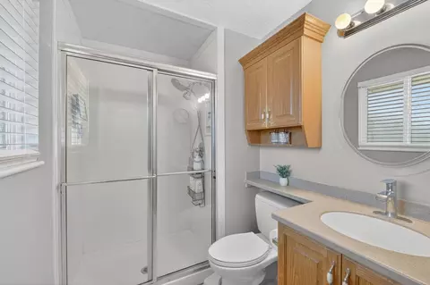 Bath - 563 E 350 N, Bountiful, UT 84010 photo 2 of 5