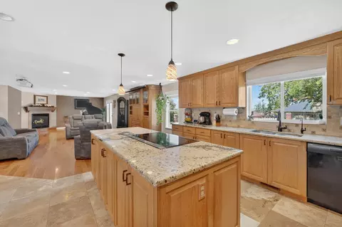 Kitchen - 563 E 350 N, Bountiful, UT 84010 photo 1 of 3