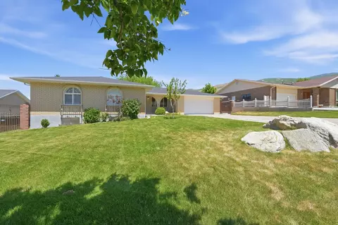 Exterior - 563 E 350 N, Bountiful, UT 84010 photo 1 of 5