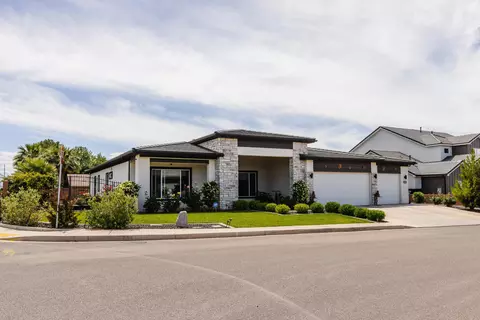 5 W Elinor Ln, Washington, UT 84780