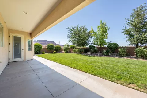 Exterior - 956 E Roadrunner Dr, Washington, UT 84780 photo 6 of 12
