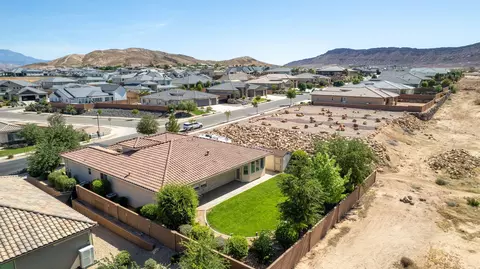 View/Area - 956 E Roadrunner Dr, Washington, UT 84780 photo 5 of 8