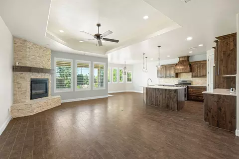 Living - 956 E Roadrunner Dr, Washington, UT 84780 photo 1 of 3