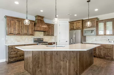 Kitchen - 956 E Roadrunner Dr, Washington, UT 84780 photo 1 of 4