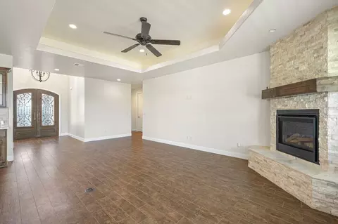 Living - 956 E Roadrunner Dr, Washington, UT 84780 photo 3 of 3