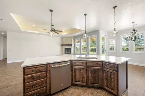 Kitchen - 956 E Roadrunner Dr, Washington, UT 84780 photo 4 of 4