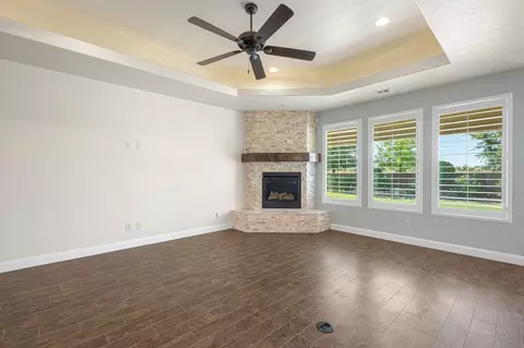 Living - 956 E Roadrunner Dr, Washington, UT 84780 photo 2 of 3