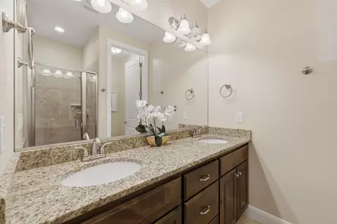 Bath - 4149 E Torrey Pines Dr, Washington, UT 84780 photo 1 of 2