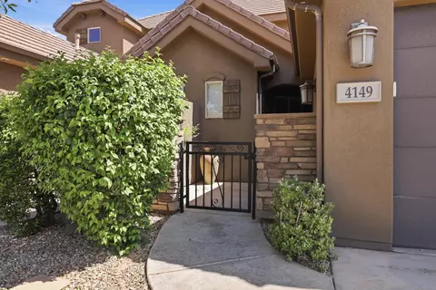 Exterior - 4149 E Torrey Pines Dr, Washington, UT 84780 photo 2 of 4