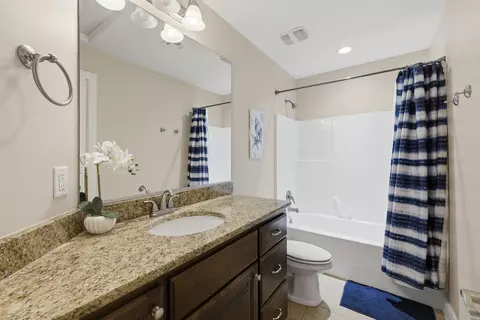 Bath - 4149 E Torrey Pines Dr, Washington, UT 84780 photo 2 of 2