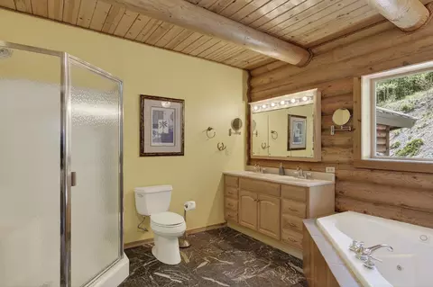 Bath - 438 W Eagles Roost St, Brian Head, UT 84719 photo 3 of 9