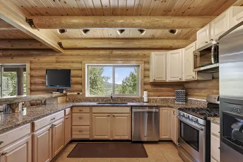 Kitchen - 438 W Eagles Roost St, Brian Head, UT 84719 photo 2 of 5
