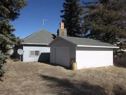 Exterior - 76 W Center St, Hatch, UT 84735 photo 2 of 6